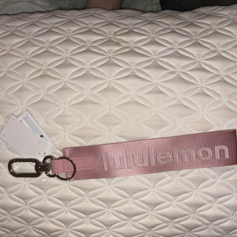 Lululemon Never lost Keychain - Picture 2 of 5